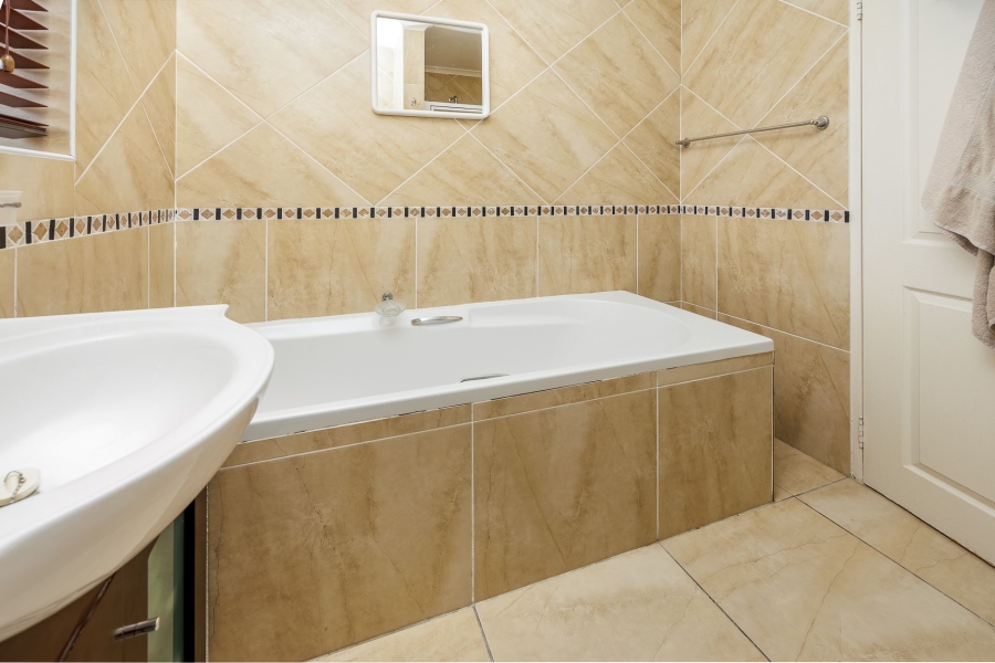 6 Bedroom Property for Sale in Rouxville Western Cape